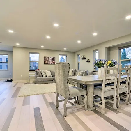 Sunny Clawson Home With Yard - Walk To Main St!